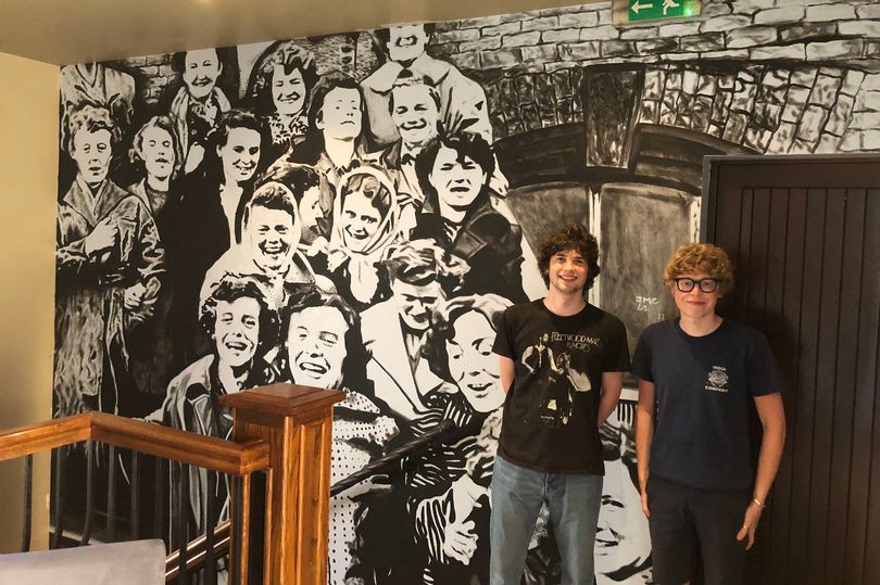 #DerryGirlsMural Third year BDes Hons Graphic Design &amp; Illustration student Jude McCandless has recently created this excellent mural of Derry Shirt Factory girls for Tinneys Bar.

Read more here belfastlive.co.uk/news/northern-…