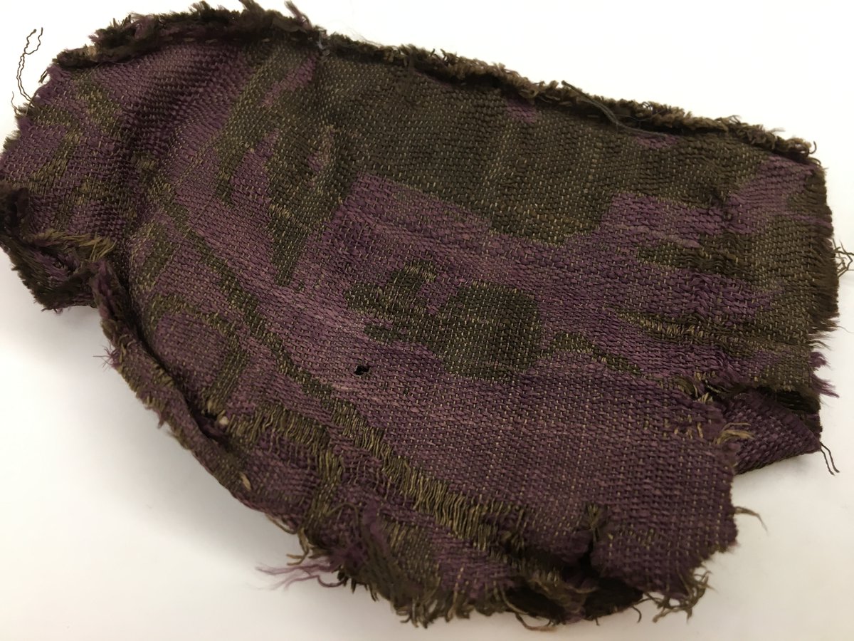 Back at @britishlibrary today looking at #EpiscopalActa & wasn't expecting this gorgeous purple silk pouch to come with the charter and seal I ordered this morning @BLMedieval #ArchiveSurprises
Cotton Ch XI 4