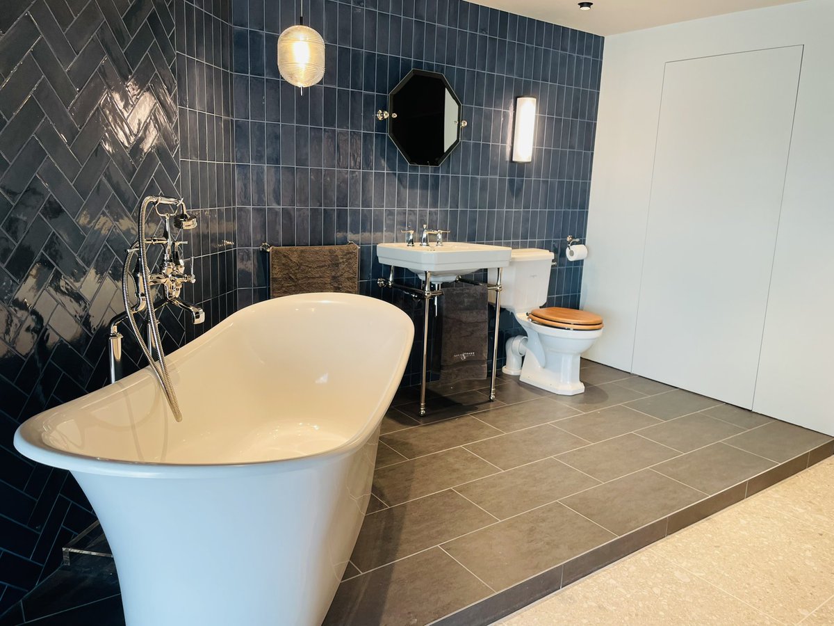 Bathroomreview's tweet photo. Stunning products on display @HouseOfRohl Chelsea Harbour - well worth a visit! @PerrinandRowe @ShawsOfDarwen #bathroomdesign #bathrooms https://t.co/OIIdmXB0qZ