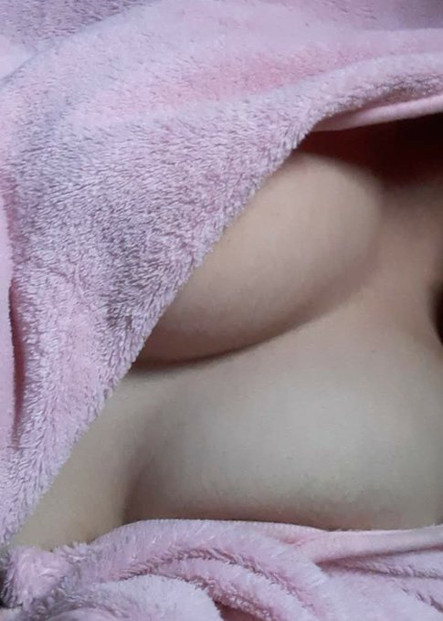 Ebony Ivory’s pics and videos