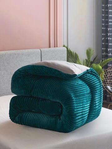 lookyglam's tweet photo. Hello good people ❤️🦋
Velvet  Duvets available
Size :6*6 (1 Duvet , 1Bedsheet, 2pillowcases)
Ksh 4200
☎️0722314001, Delivery contact

#CongratsWaJesus Moi University state house Gladys Wanga Martha Karua Ofafa Jericho Stay Taliban #MasaibuZaCampus https://t.co/emgH84KhQM