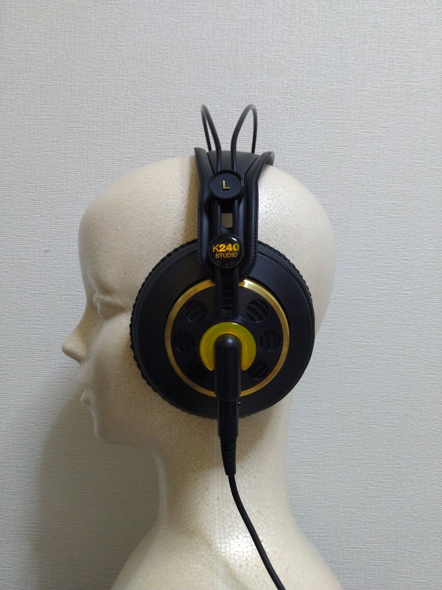 iluvthiscompany's tweet photo. AKG Pro（AKGではない）
K240 STUDIO Y-3

XboxのDTS headphone:Xのアプリに対応ヘッドホンの一覧で名前があったので購入

音質はスタモニらしくフラット
長時間の使用にグッド👍
サラウンドは縦方向の移動がとてもリアル
ソロメインの自分は普段使いに決定！

#AKGpro #K240STUDIOY3 #DTSheadphoneX https://t.co/bXna8NTBUE