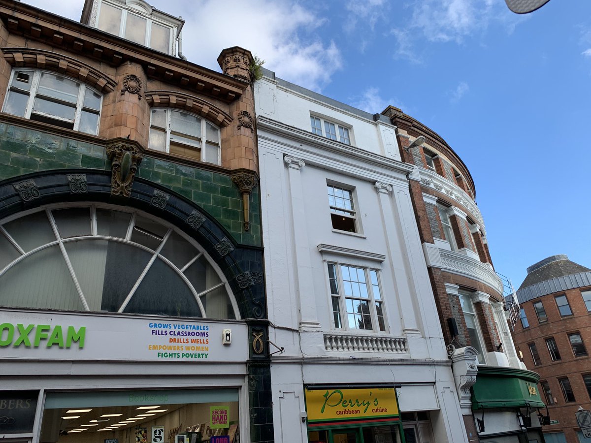 Reading’s actual named High Street is very short and within the Market Place/London Street CA. Jacksons shoe shop (now Oxfam bookshop) is unique in #rdguk. #HighStreetLove @HistoricEngland @KarenRowlandRDG @ReadingCivicSoc @hshaz_reading