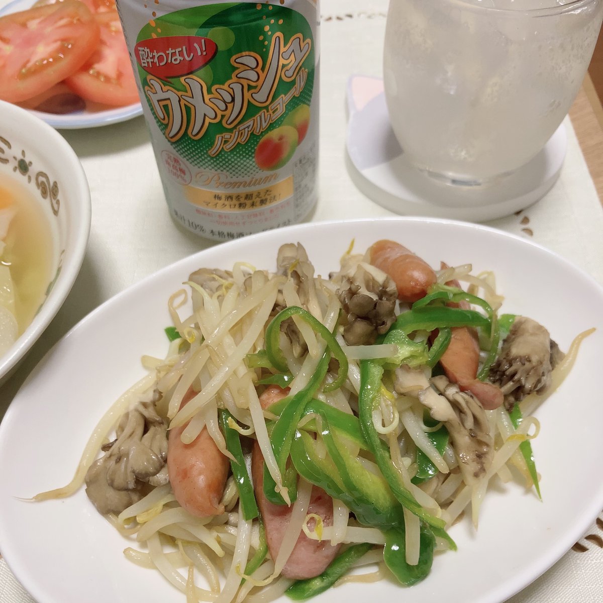 お疲れさまです 夜ごはん 舞茸ともやしとピーマンの 味ぽん シャンタン炒め 昨日のコンソメスープ 今日は久々に休肝日にします ｰ 皆さまの美味しそうな お酒と料理これから見て我慢 明日は飲みます おうちごはん 夜ごはん ノンアル 休肝日 酔わ