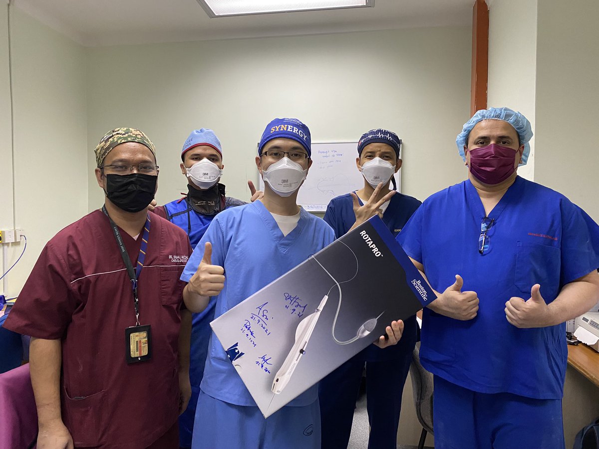 w_jyg's tweet image. First #RotaPro use in our centre.
#ESRD Diffuse heavily #calcified LAD
#IVUS near 360 
1.5 #burr #170krpm x 5 runs 
NC 3.0, #DES x2 , NC 4.0 
@bostonsci @PCRonline @BotPci 
Best thing, to view a replay #EuroPCR #Rota session afterward ☕️ 
#FromBenchToBedside