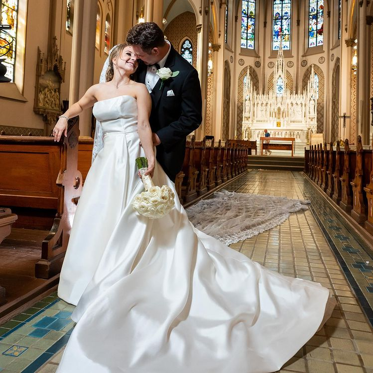 wedbug's tweet photo. Angelina + Paul 💕
#weddingbug #weddingbugstudios #weddingphotography #weddingphoto #weddingphotographer #weddingvideo #weddingvideos #weddingfilm #weddingcinema #weddingmoments #weddingday #weddinginspiration #weddinginspo #cincinnatiwedding #wedding #ohiowedding https://t.co/19qYMjK4bC