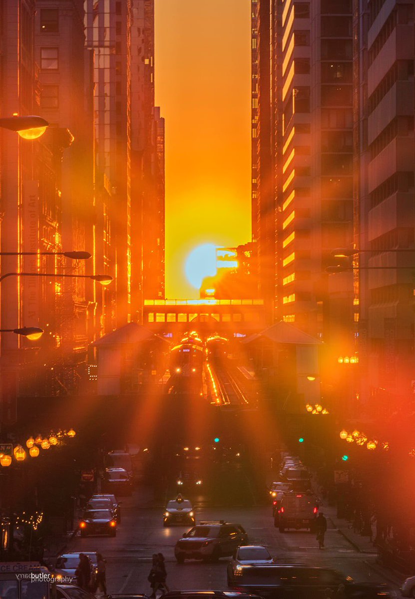 Henge Classic.  Tomorrow is the Autumnal Equinox.  The highlight day of Chicagohenge.  The temps over the next couple of days will feel like the new season.  #weather #sunset #chicago