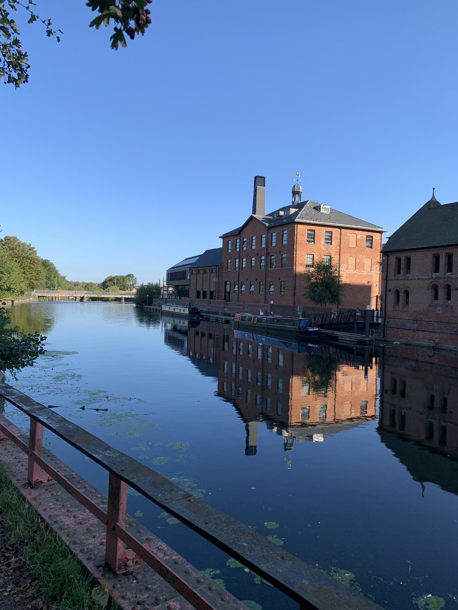 clh9109's tweet photo. Working across two schools is made even better with this view @BrookMeadAcad @CastleMeadAcad https://t.co/J2OY7DgupA