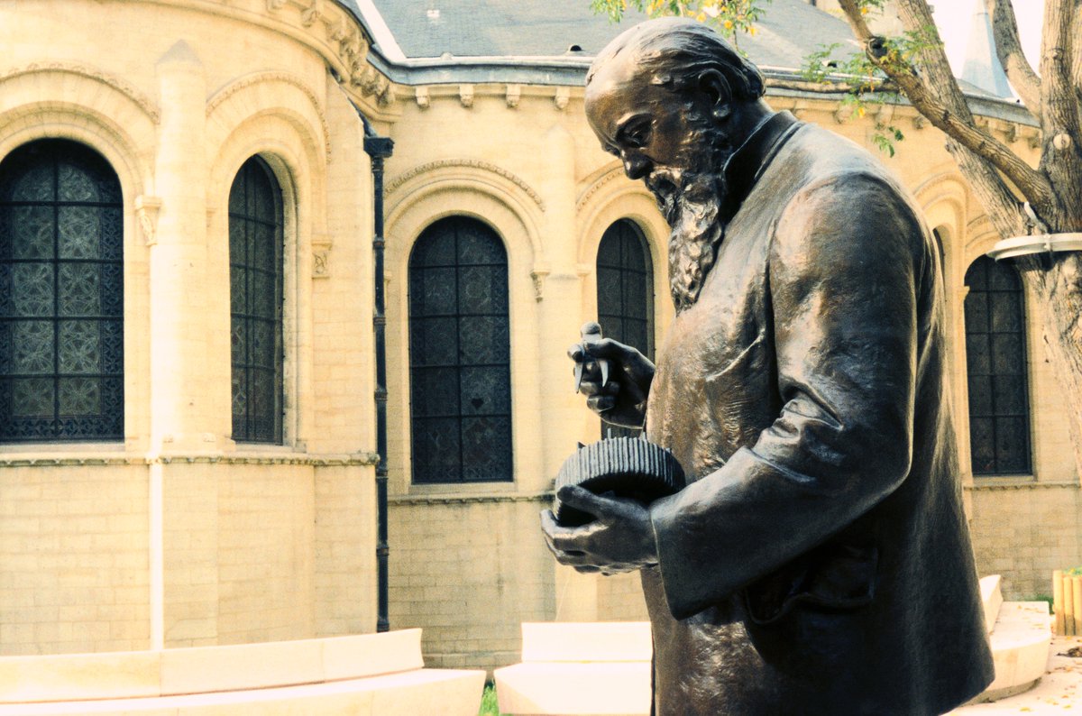 Musée des Arts Métiers tweet media