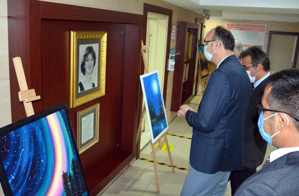 Erenler Kaymakamımız Sayın Günhan Yazar, Figen Sakallıoğlu Anadolu Lisesini ziyaret ederek öğretmen ve öğrencilerle bir araya geldi. <a href="/figensal2/">figensal</a> <a href="/ayhannersoyy/">Ayhan Ersoy</a> <a href="/sakaryamem/">Sakarya İl Millî Eğitim Müdürlüğü</a> <a href="/ebubekirsavasci/">Ebubekir Sıddık Savaşçı</a> <a href="/icislerierenler/">Erenler Kaymakamlığı</a>