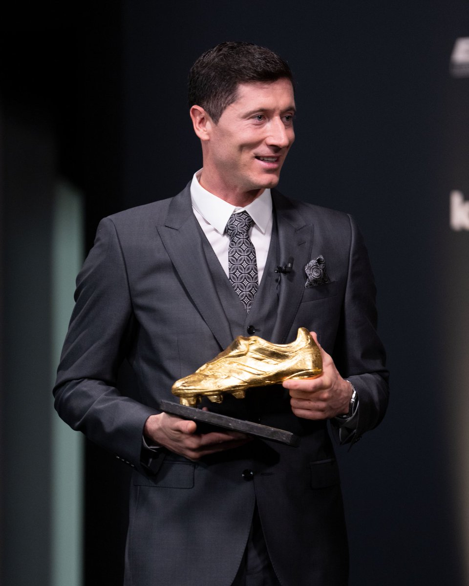 Simply the best. 🐐👑

#MiaSanMia <a href="/lewy_official/">Robert Lewandowski</a>