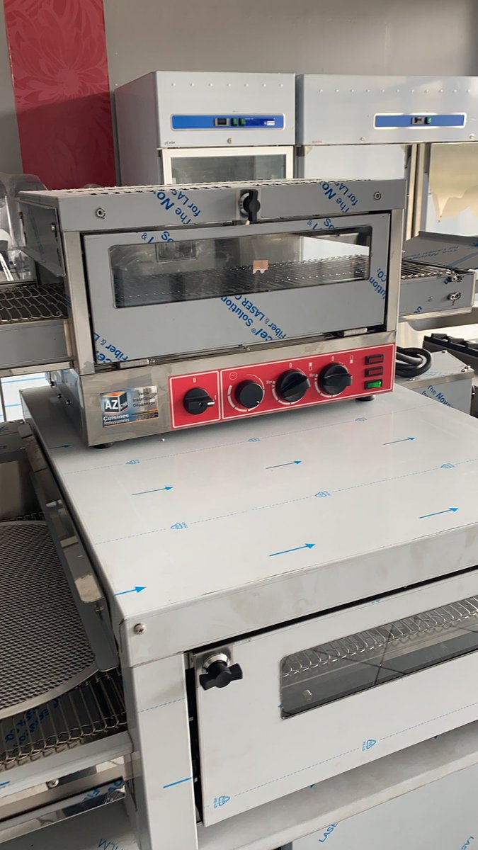 Azchr1's tweet photo. Four convoyeur toaster pour pain burgers tacos tartines modèles réduits 400 V ou 230 V https://t.co/eESj8kZ9F6
