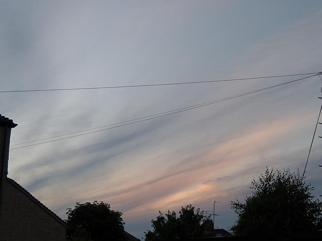 sarahbun1's tweet photo. Solstice in the garden, enjoying the peace and the ever changing canvas above us, the swifts cavorting between the wisps of cloud @scenesfromMK @metoffice #loveukweather #lovetolookup #atpeacewiththeworld #clouds #viewfromwhereiam https://t.co/D4poKjEkrN
