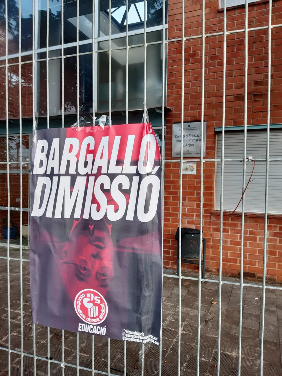 COSEducacio's tweet photo. Les taxes dels ensenyaments postobligatoris són abusives i injustes. En la #FDual les taxes de matrícula i material augmenten la #segregacio escolar i et fan pagar per treballar.
https://t.co/rRbLkMAI1T vía @laccent https://t.co/MSrQrrwPJP