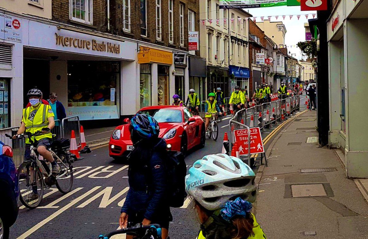 FarnhamXr's tweet photo. We missed you today @Jeremy_Hunt Maybe next time??? Ride for clean air in Farnham! Please Build cycle tracks NOW!! 🚲 🚲🌍🚴🏿‍♂️🚴🏻‍♂️🚴🏿‍♀️🚴🏼‍♀️🌳#ClimateEmergency #ClimateAction #Farnham #Surrey #waverleycouncil #XRFarnham #ExtinctionRebellion https://t.co/60TG1QYmAm