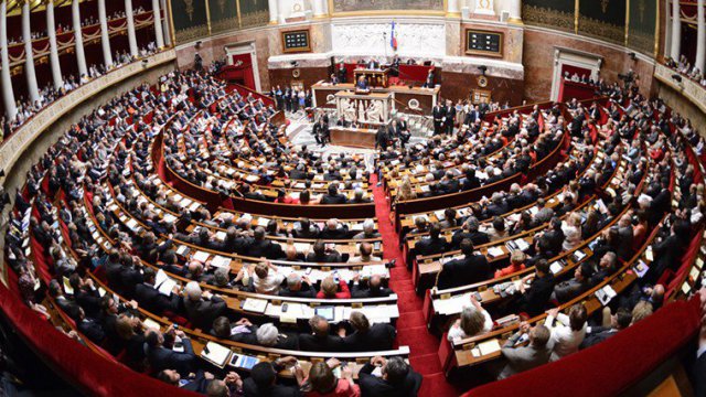Ostaria_RPG's tweet photo. L'assemblée nationale adopte à la majorité absolue ; la "Déclaration de guerre contre l'Empire-Uni de Narois" https://t.co/0aaU0BoHSW