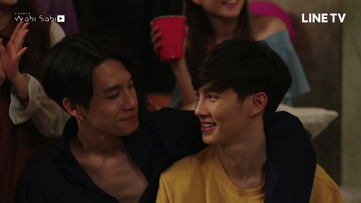 yinwarforJira's tweet photo. สุดท้าย...ความรักย่อมสวยงามเสมอ ไม่ว่าจะเพศไหน ย่อมเป็นสิ่งที่สวยงาม ใช่ค่ะ เราควรตัดชุดไปงานแต่งพวกเค้า😳#ENOFLOVEep11 https://t.co/FpqjSB9YqI