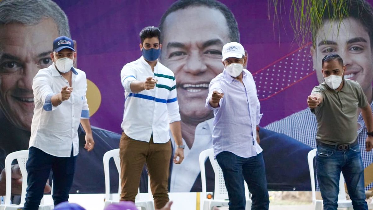 VanCiudadana's tweet photo. Ayer juramentamos el equipo #AtrabajarConGonzalo liderado por el Regidor más votado de Santiago @brayvargasn y su gran equipo de trabajo, agradezco este gran respaldo a nuestra candidatura y a la de nuestro próximo presidente @Gonzalo2020RD #CuidemosSantiago https://t.co/RlWCQxkfRN