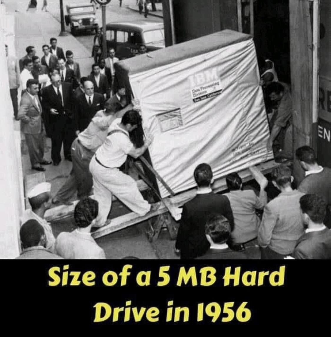 bingyliscious's tweet photo. That 5 MB data must be so important for IBM at that time, I wonder what our lives would have been if we were born in that era! Thanks to all the innovations we can now save over zillion MBs of data on cloud! #CloudComputing #accessibility #innovation https://t.co/Pcnlmav2Me