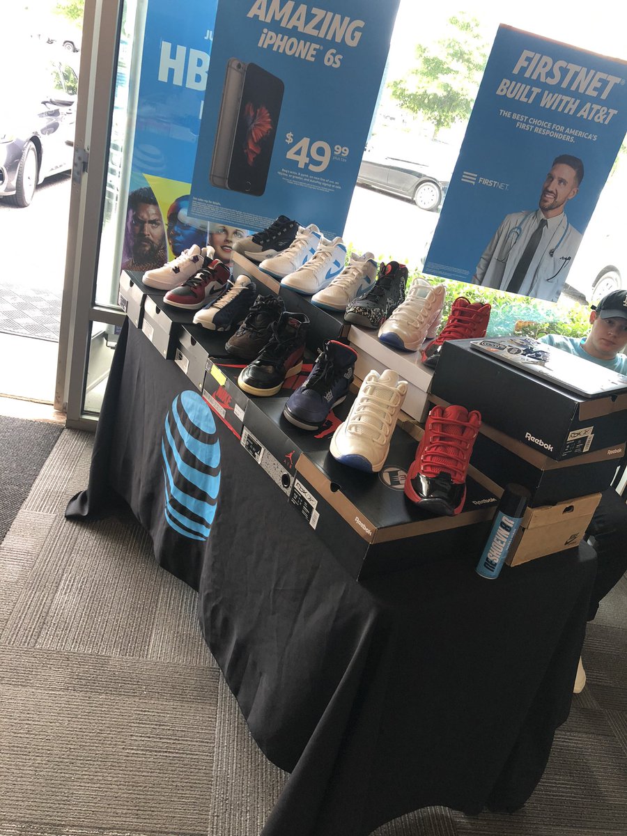 TanyaOkonkwo's tweet photo. Super Saturday’s sponsored by AT&amp;T partnering with the local sneaker vendors !! @Nelson_TriggaT @GeorgeYearling @jessegaswintat @cjay0908 @DaleB1 @404girl 
#attemployee #winlocal #sevencityslayers https://t.co/EsWGRM3MbM