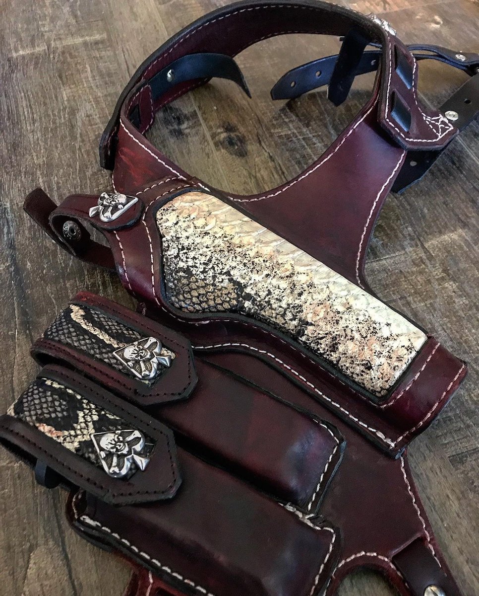 RichardHarmonFP's tweet photo. Richard as Max Borman in  Van Helsing season 4 and pictures of Max' shoulder holster. 
📷 black_rain_union Instagram 
#VanHelsing4 #VanHelsing https://t.co/gmRzAnJDNU