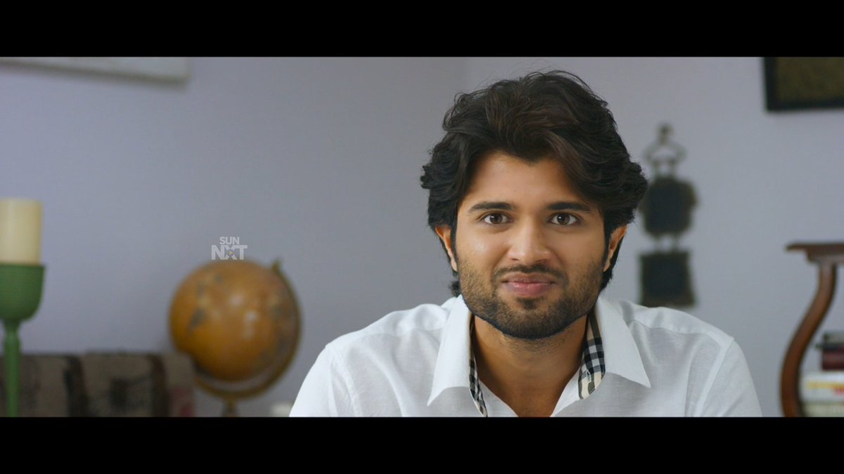 Chitra reveals her break up story on how her spineless boyfriend cheated her. Once the flashback ends, the kid says to Prashant that "I think she (Chitra) is crying." And Prashant asks whether they have any common interest, Chitra confesses, she also doesn't like Samosa-Sauce.