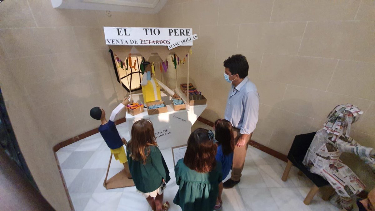 Recibimos en <a href="/dipuAlicante/">Diputación de Alicante</a> a una delegación de la <a href="/FDiputacioRenfe/">F. Diputació Renfe</a> 🔥 El presidente @CarlosMazon40 ha aprovechado este acto para enviar un abrazo a toda la ciudad de #Alicante. ‘Son días difíciles, pero sé que en 2021 #LesFogueres recuperarán el esplendor que las hace únicas’ 💪🏼