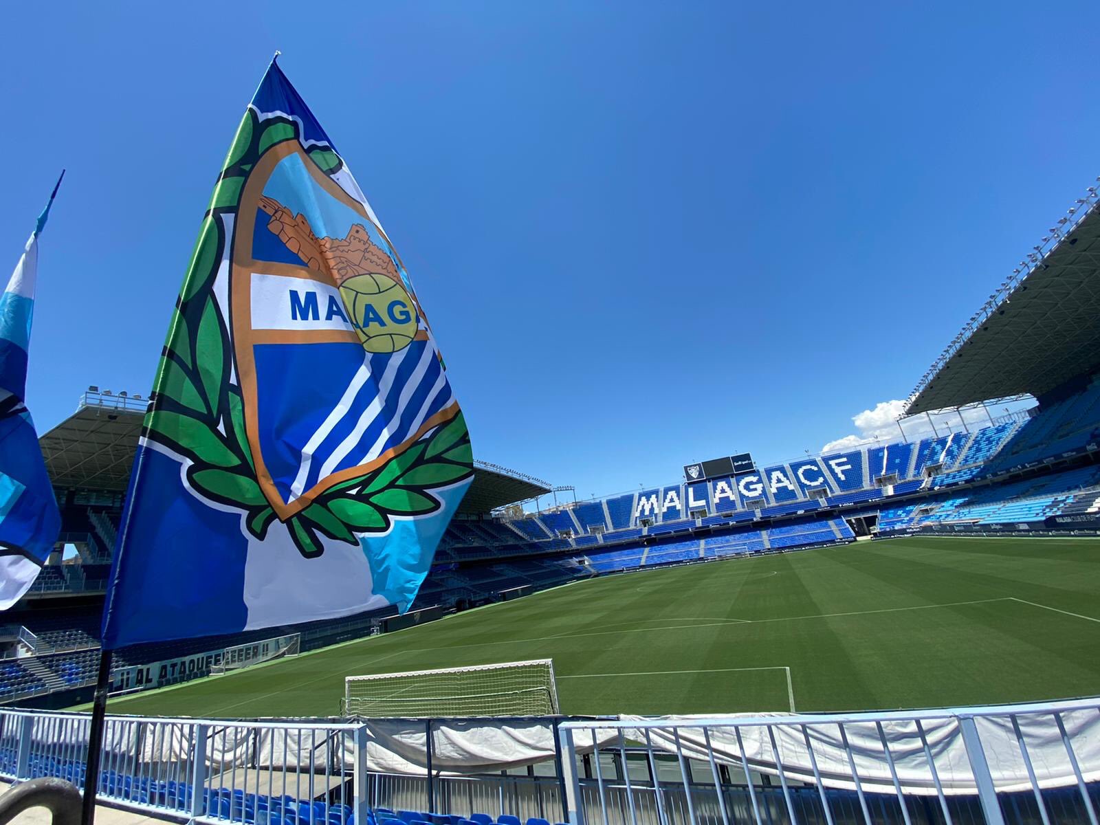 productos quimicos Llanura construcción naval Málaga CF on Twitter: "Con el sol se alzarán las banderas y las palmas  volverán a sonar 🎶💙 #MálagaExtremadura⚽️ https://t.co/RGTzCW0o7E" /  Twitter