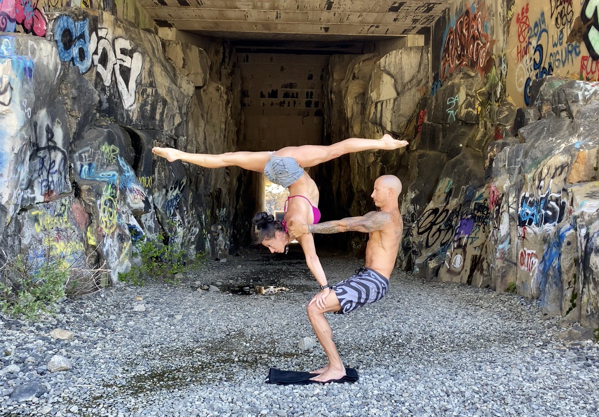 elizabeth_bfit's tweet photo. 'I'll never chase a man, but if he has tattoos and muscles a bitch just might power-walk.'
...this one is definitely worth a power walk 😍😍😋
#acroplay #acro #acroyoga #acroduo #acrosport #acrolife #acroyogalove #acroyogagirls #strongwomen #splits #elizabethbfit https://t.co/djmGbgykzk