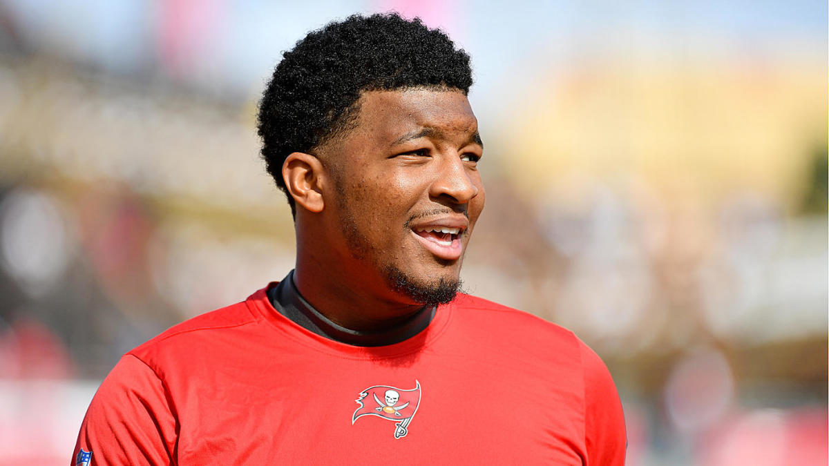 Along with partnering with a Florida surgeon to launch a national hotline for COVID-19 questions,  @Jaboowins is still giving back to his former team city of Tampa, purchasing $30K in meals from local restaurants to give to 500 families in need.