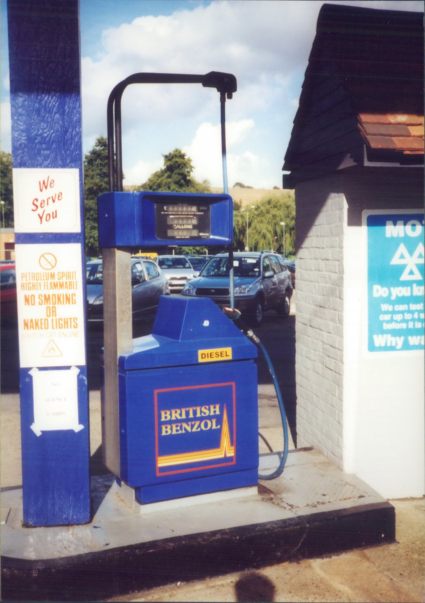 Day 180 of  #petrolstationsBritish Benzol, B&M Motors, Amersham, Bucks 2000  https://www.flickr.com/photos/danlockton/16069143348/  https://www.flickr.com/photos/danlockton/16230765786/  https://www.flickr.com/photos/danlockton/16069304970/I saw Geoffrey Palmer filling up here once. Not sure why late-era British Benzol dropped British from pole signs but nowhere else?