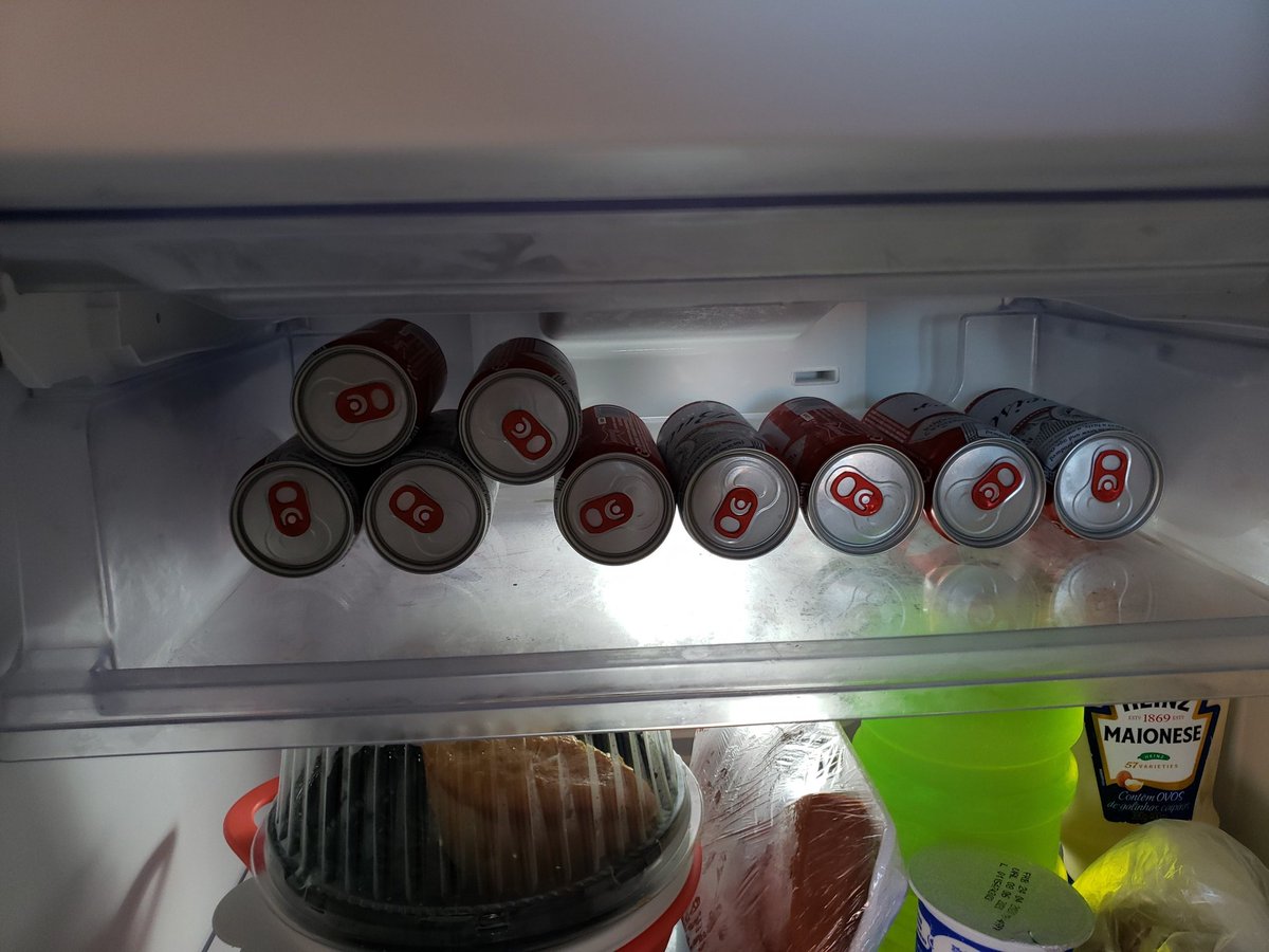 E pá nois? Cervejinha pra não deixar a sede bater na hora do jogo. Tá tudo caminhando bem, só vamo.