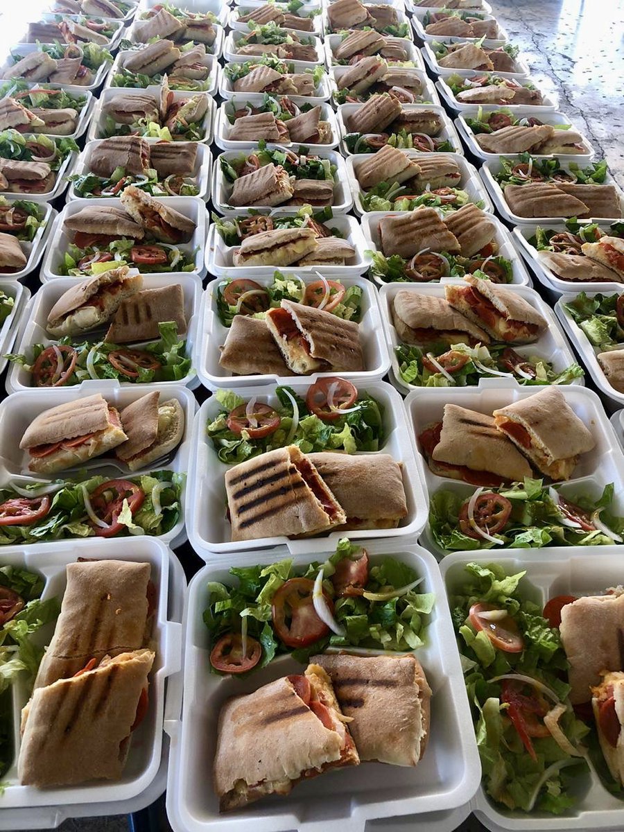 WCKitchen's tweet image. Beginning in 2018, WCK has served meals to families fleeing violence &amp;amp; hunger first at the US-Mexico border and then in Colombia &amp;amp; Venezuela. For the past several weeks, this effort has included providing meals to families arriving at the border in Juárez, Mexico #WorldRefugeeDay