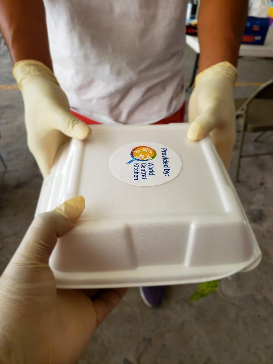 Beginning in 2018, WCK has served meals to families fleeing violence &amp; hunger first at the US-Mexico border and then in Colombia &amp; Venezuela. For the past several weeks, this effort has included providing meals to families arriving at the border in Juárez, Mexico #WorldRefugeeDay
