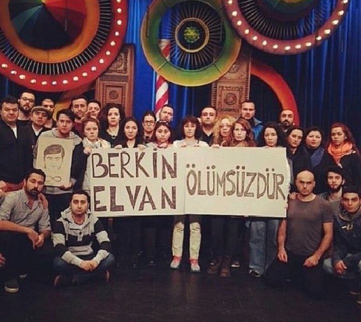 Zaten izlemiyordum,
İzleyenler de izlemesin izletmesin!
Eren Bülbül için açmazsınız o pankartı çünkü o vatan için şehid oldu!
Berkin polise molotof atarken!!
#güldürgüldürizlemiyoruz