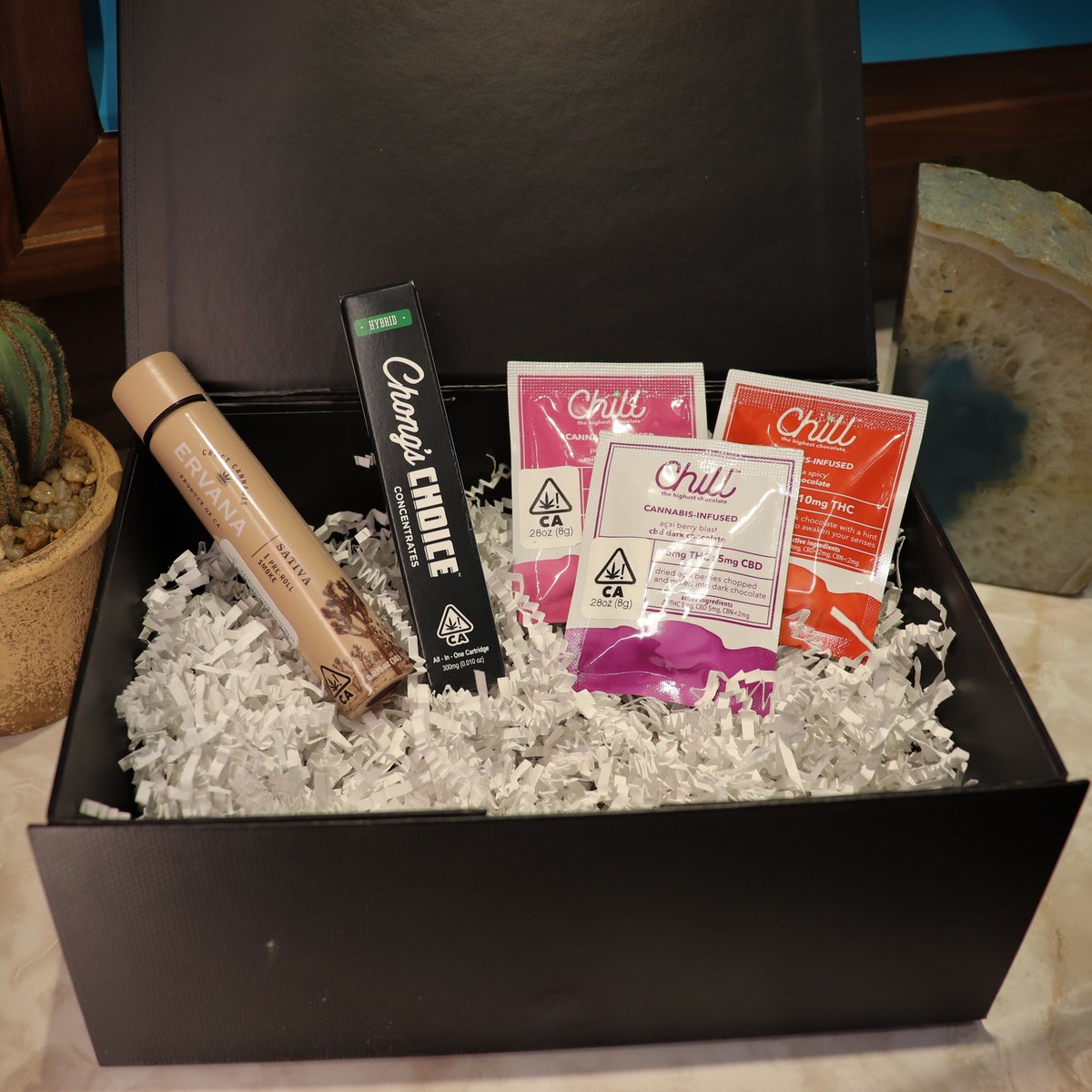 TheHighNoteCA's tweet photo. June bundle deals are a great gift for Father's Day. Save some money and make the dad in your life feel loved! This month's deals include @ErvanaCraft @chongschoice #ChillChocolate #SelectVape #Connected #Fuzzies @lucid_mood #highgorgeous and more! https://t.co/lBBsZbWEQ9