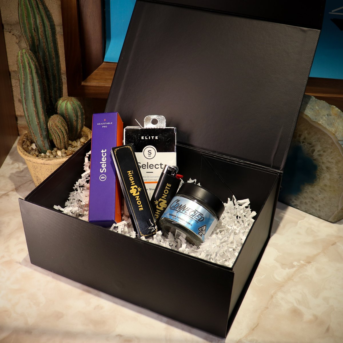 TheHighNoteCA's tweet photo. June bundle deals are a great gift for Father's Day. Save some money and make the dad in your life feel loved! This month's deals include @ErvanaCraft @chongschoice #ChillChocolate #SelectVape #Connected #Fuzzies @lucid_mood #highgorgeous and more! https://t.co/lBBsZbWEQ9