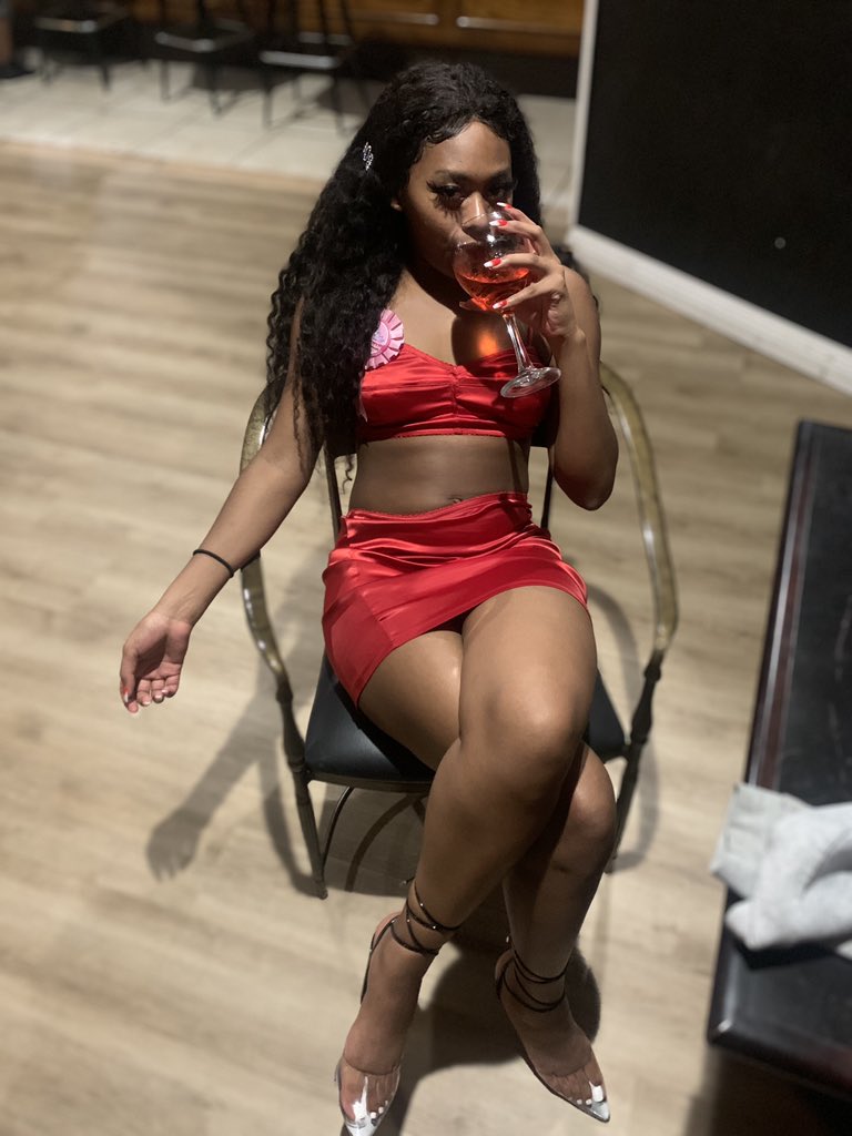 Thischickweird's tweet photo. Forgot to show y’all how the night ended! 🥳🥰♊️💛 https://t.co/rwfVAxYq3q