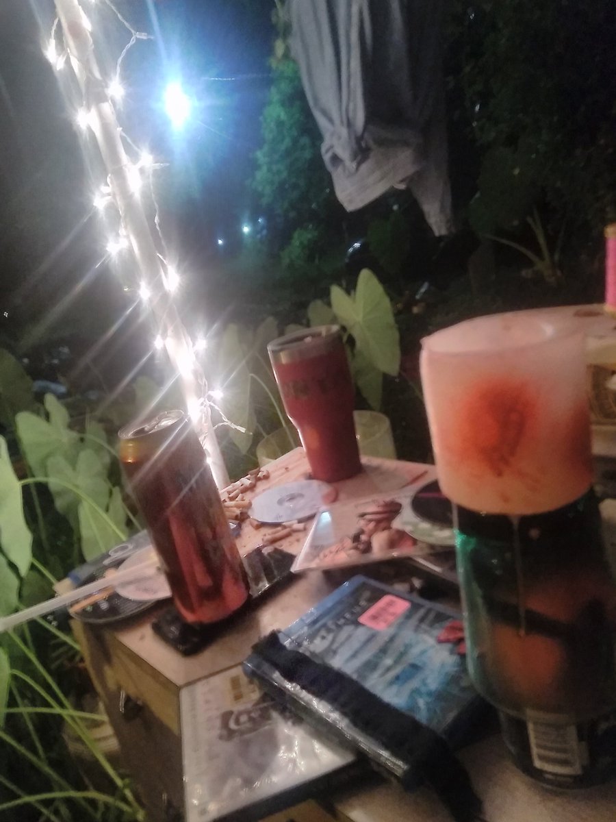 NssNunya's tweet image. #KaijuBlueStreak
#modernKUNST
#processingTrauma
#paintWhatYouLoveMost
#EveryoneHasSomethingThatChangedThem
#AAAAAAHHHBEEEEEEEESZSZszsz...
#BOOARE
#eYeAMYELLINGATYEW
#YoYouYew
#WORDS_IN_SPAAAAAAAAACE 
#used2B_allergicToEVERYTHING
#butonlywhenlivingatthatonehouse
#KottaLiteSneeze