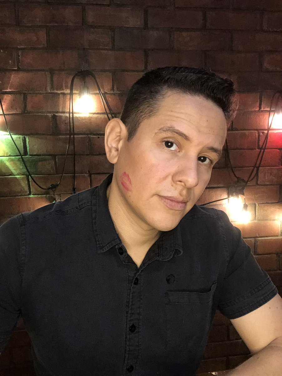 FER_ACTOR_'s tweet photo. Home Comedy Style 

#standupcomedy #standupcomedysv #feractor #ferrodriguez #ferelcaver https://t.co/kNglr4rSnO