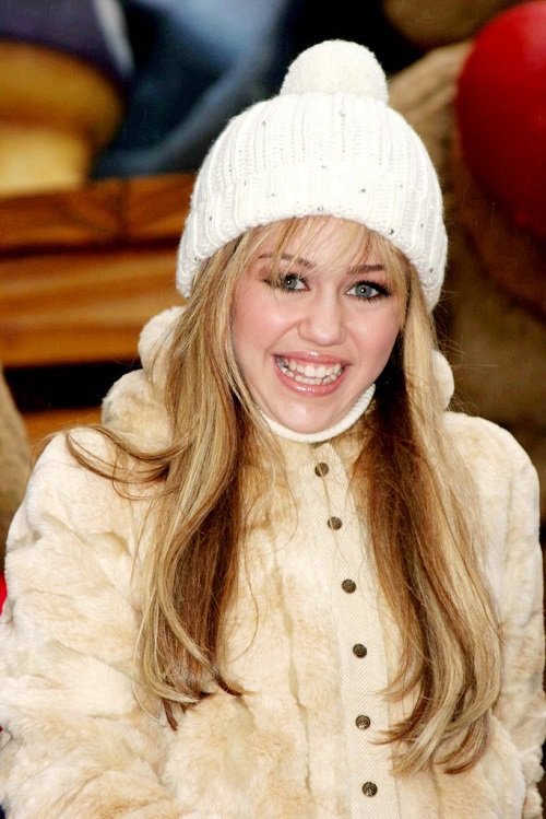 November 23, 2006: Miley Cyrus and the Jonas Brothers both performed during the Macy’s Thanksgiving Day parade. Nick and Miley spent her 14th birthday together in New York City.