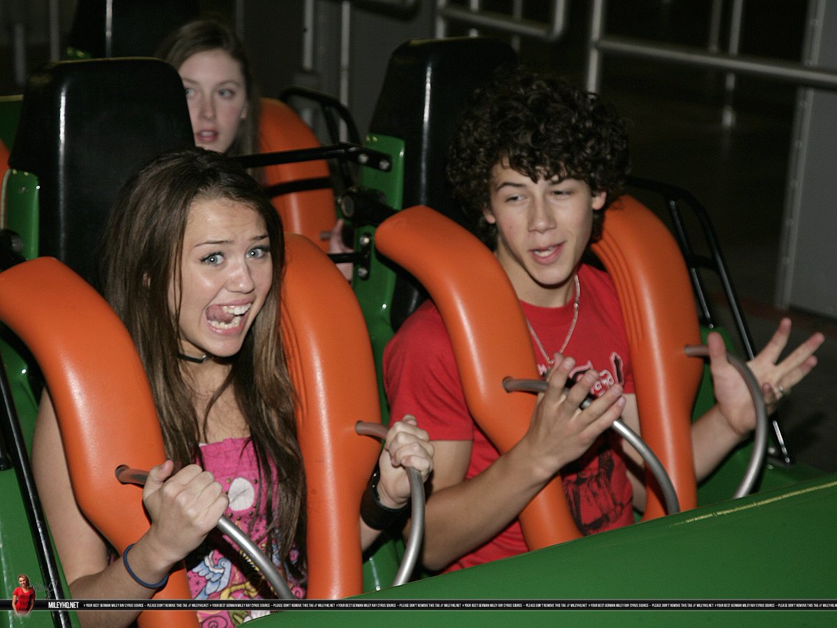 June 2, 2007: Miley appeared as a special guest to introduce the Jonas Brothers at their concert at Six Flags Magic Mountain