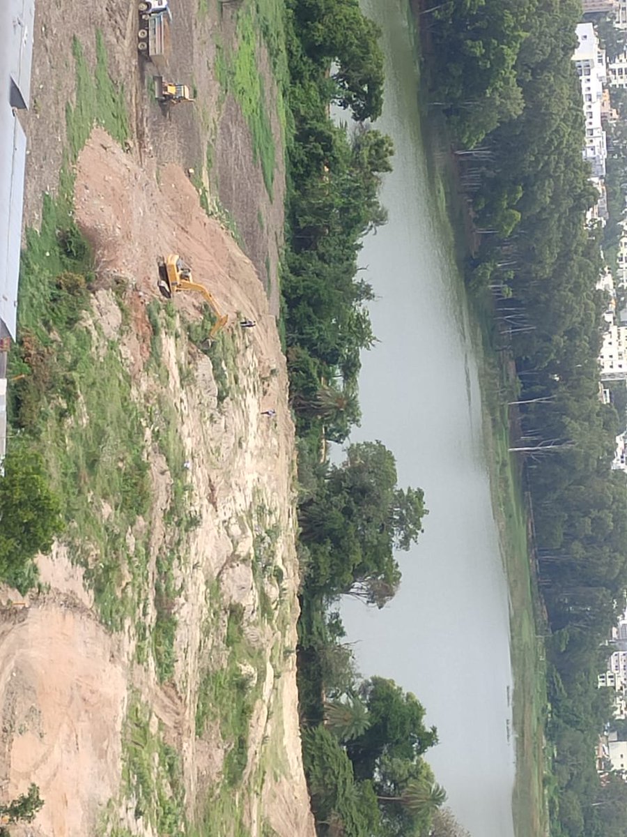 18_juhi's tweet photo. Illegal construction and land filling at the lake bed near kasvanahalli lake shubh enclave layout, haralur road bangalore 560102. Please take action @BBMPCOMM @BangaloreMirror @BangaloreLakes https://t.co/WxfBmJrJ5a
