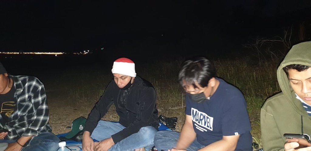 TongilQ's tweet photo. Do’a dan Cinta untuk Qaryatul ‘Ilmi(Kampung Halaman Ilmu) Allahu Yarham Syeikh @mnkamba yang kembali ke Kampung Halaman Sejati.

20 Juni 2020

#Maiyah
#TongIlQoryah
#TQJuni
#RestartMaiyah https://t.co/7qwl1xC4pv