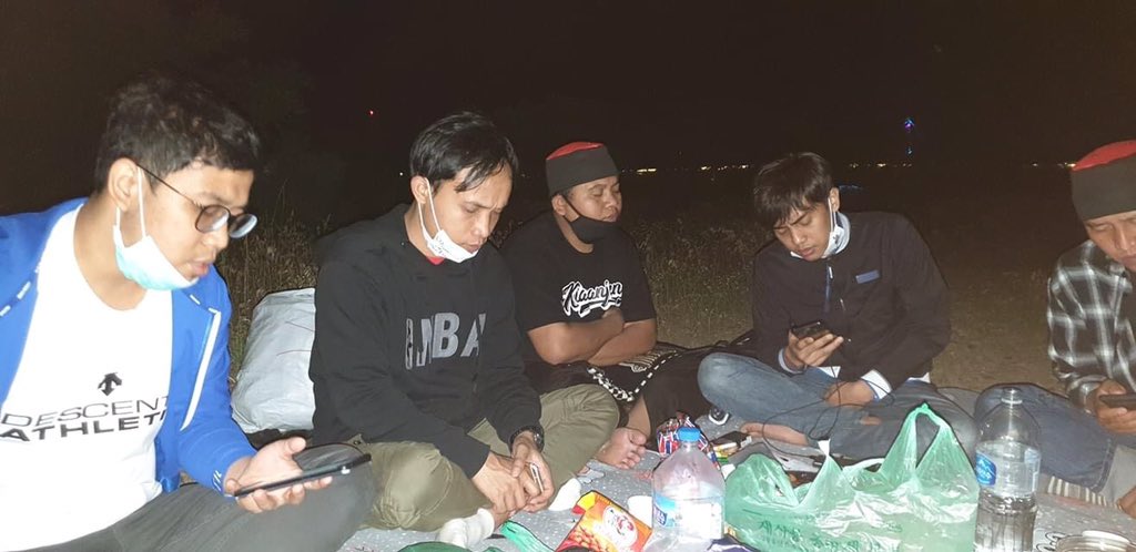 TongilQ's tweet photo. Do’a dan Cinta untuk Qaryatul ‘Ilmi(Kampung Halaman Ilmu) Allahu Yarham Syeikh @mnkamba yang kembali ke Kampung Halaman Sejati.

20 Juni 2020

#Maiyah
#TongIlQoryah
#TQJuni
#RestartMaiyah https://t.co/7qwl1xC4pv