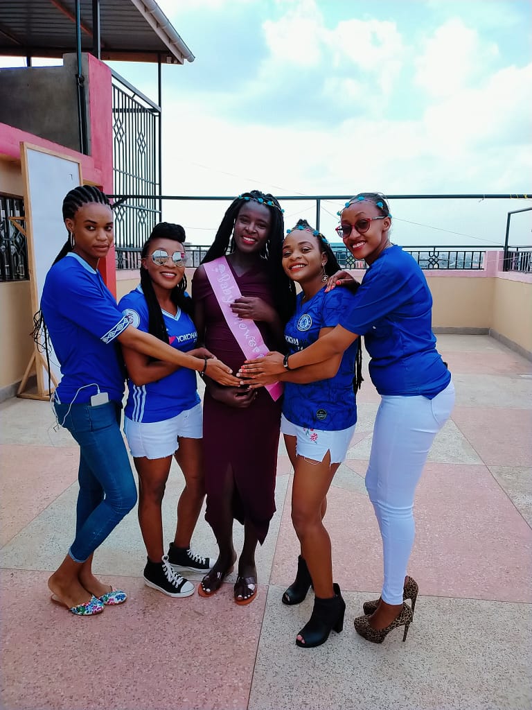 Leemuhandia's tweet photo. Chelsea baby shower 😂😂 https://t.co/fvSOaZ2oEa