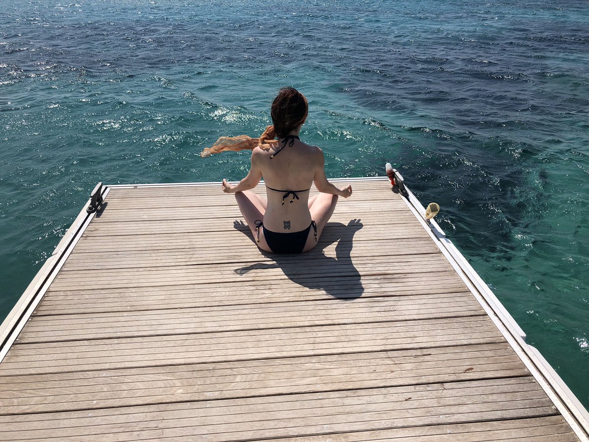 diddlyoms's tweet photo. Today is the summer solstice- happy first day of summer everyone! This might not be the summer we were all hoping for but still a beautiful time of year 💜 #summersolstice #firstdayofsummer #summerishere #holidays #noholidays #beach #wishiwasthere #yogabythesea #yogaonthebeach https://t.co/owbOd6P9N2