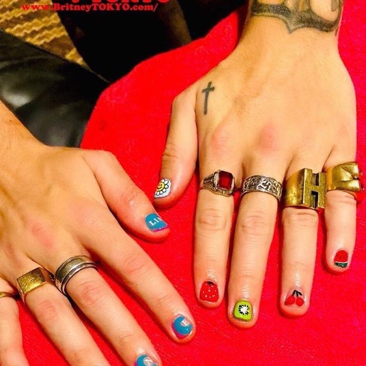 _Harryssmjle_'s tweet photo. "𝑫𝒐 𝒘𝒉𝒂𝒕𝒆𝒗𝒆𝒓 𝒎𝒂𝒌𝒆𝒔 𝒚𝒐𝒖 𝒉𝒂𝒑𝒑𝒊𝒆𝒔𝒕 𝒊𝒏 𝒕𝒉𝒆 𝒘𝒐𝒓𝒍𝒅." - 𝑯𝑺
#harrystylesislovedparty 🏳️‍🌈 https://t.co/NDJGTugAK0
