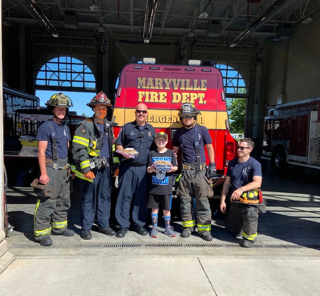 UpperSchoolSESI's tweet image. Rising 7th grader Max has has been spreading joy to our community by delivering treats to others. He has thanked the Fire Department, Police Department, Hardee’s, and his trash man. Max: “Everyone could use a little extra love during this hard time of the Coronavirus.” #summerfun