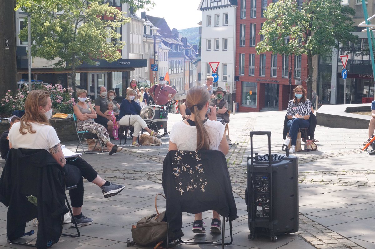XRSiegen's tweet photo. Heute haben wir in Siegen erstmals eine #OffeneVersammlung abgehalten. Ca. 20 Menschen haben darüber geredet, was wir aus dem Corona-Krisenmanagement lernen können und welche Maßnahmen für die Klimakrise sinnvoll wären. #DemokratieUpdate #BV2020 #BürgerInnenversammlung https://t.co/PHha2Iabbk